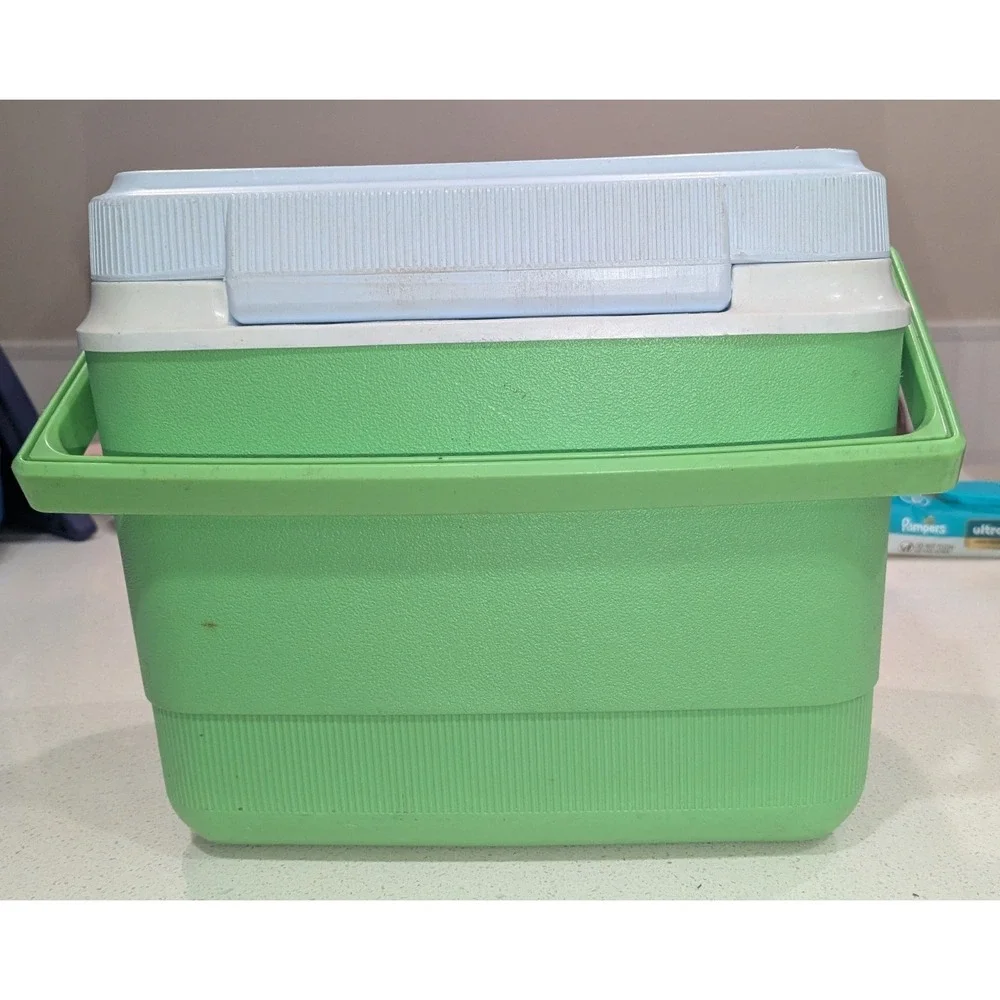 Vintage Rubbermaid‎ Personal Cooler Green Plastic Insulated Lunch Box Retro Neon